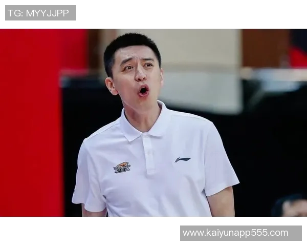 杨鸣点评北控防守策略并分析球队战术混乱问题