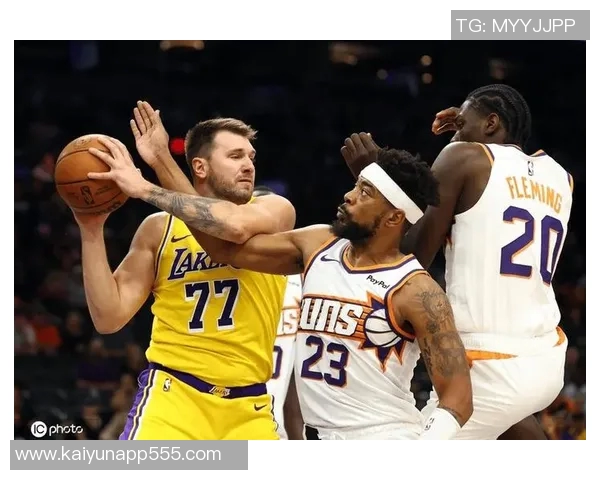 东契奇称赞小史密斯复出表现出色尽管近期缺阵依然发挥出色