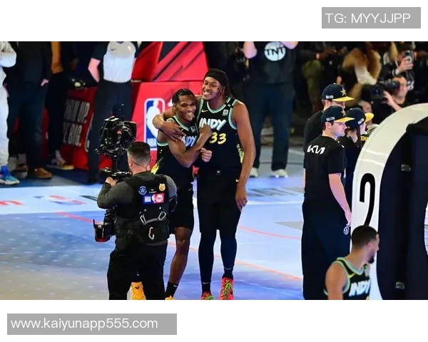 NCAA赛场奇迹时刻加长三分绝杀状元热门下半场狂砍22分7板5助