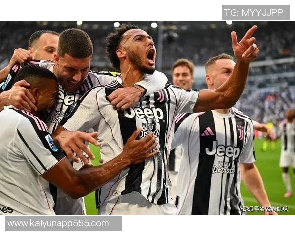 老图拉姆携子马库斯现场助威尤文图斯比赛精彩瞬间回顾 老图拉姆携子马库斯现场助威尤文图斯比赛精彩瞬间回顾